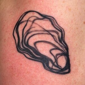 Tattoo of an oyster in dekorative style by tattooer Cee Burgundy. 