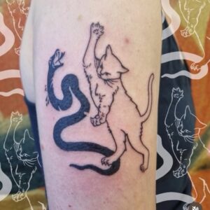 Fine line tattoo of a snake and a cat fighting fiercly, by queer tattooer Petrix
